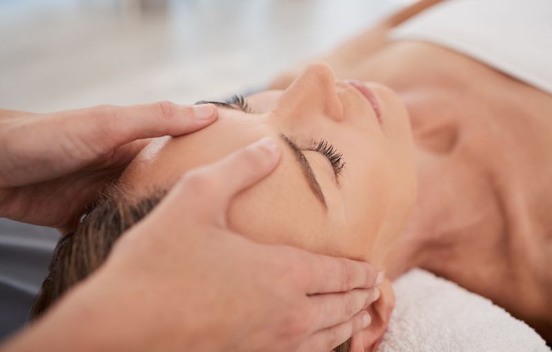 Indian Head Massage at hong Davis Wellbeing